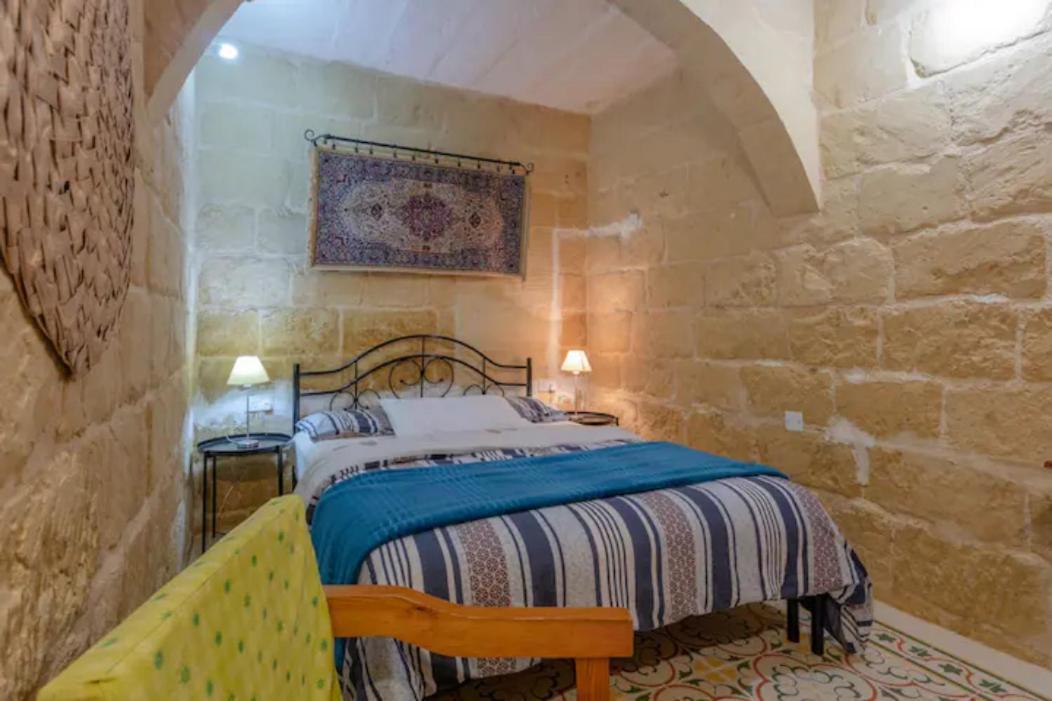 Ta' Frenc Farmhouse Villa Gharb  Bagian luar foto