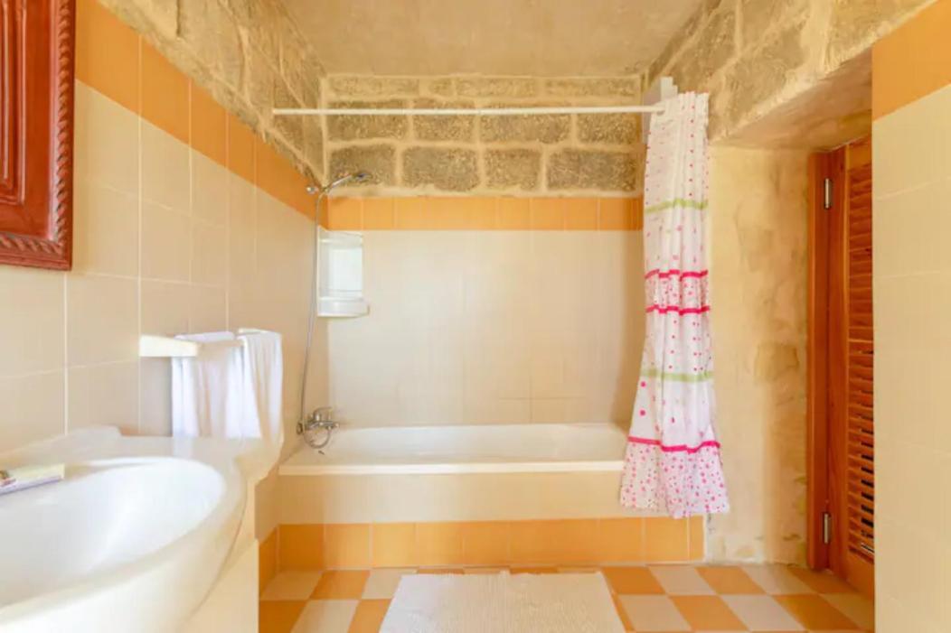 Ta' Frenc Farmhouse Villa Gharb  Bagian luar foto